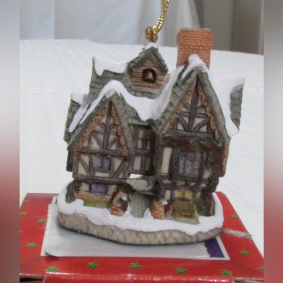 David Winter - ornament- Scrooge’s School with box - Picture 1 of 1